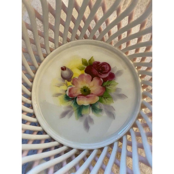 Lattice Ceramic Basket with hand painted flowers - Picture 7 of 7